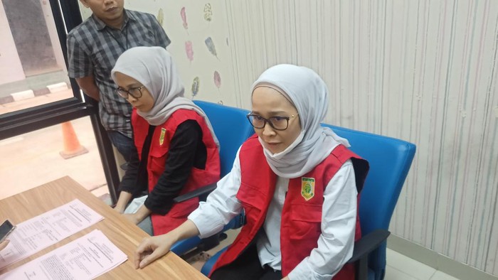 Si Kembar Rihana-Rihani Tiba di Kejari Tangsel