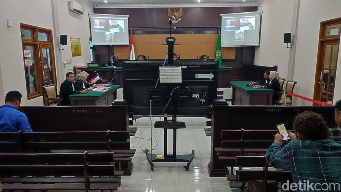 sidang pemerkosa mayat siswi SMP di Mojokerto