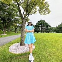 Dalam unggahan Instagram terbarunya, Selasa (29/8/2023), Son Ye Jin akhirnya memuji kemampuan Hyun Bin yang semakin baik mengambil foto istrinya. Kali ini Hyun Bin sukses membuatnya terlihat lebih tinggi.Foto: dok. Instagram @yejinhand