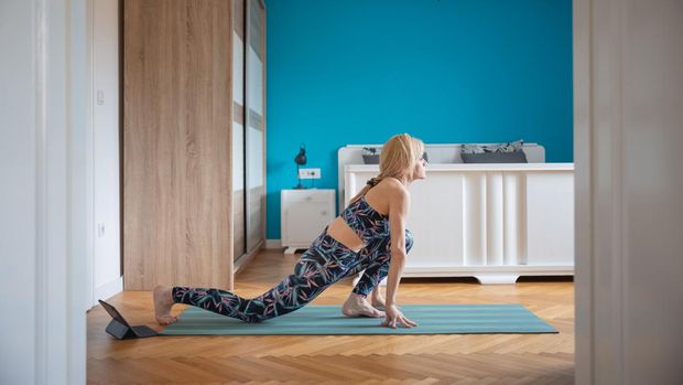 stationary lunge. stationary lunge.