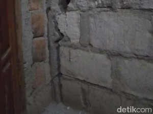 Dampak Gempa M 6,1 di TTS: Tembok Rumah Retak