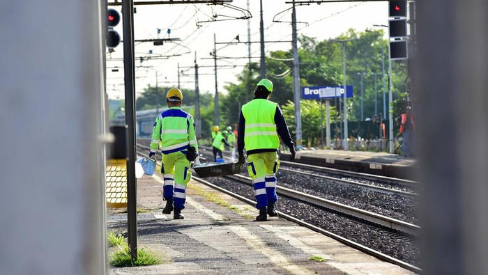 Members of the media work at the site of a train accident in which workers were killed, in Brandizzo, Italy, August 31, 2023. REUTERS/Massimo Pinca