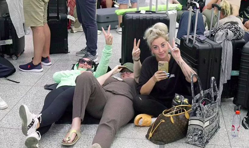 Turis Inggris terdampar di Bandara Spanyol