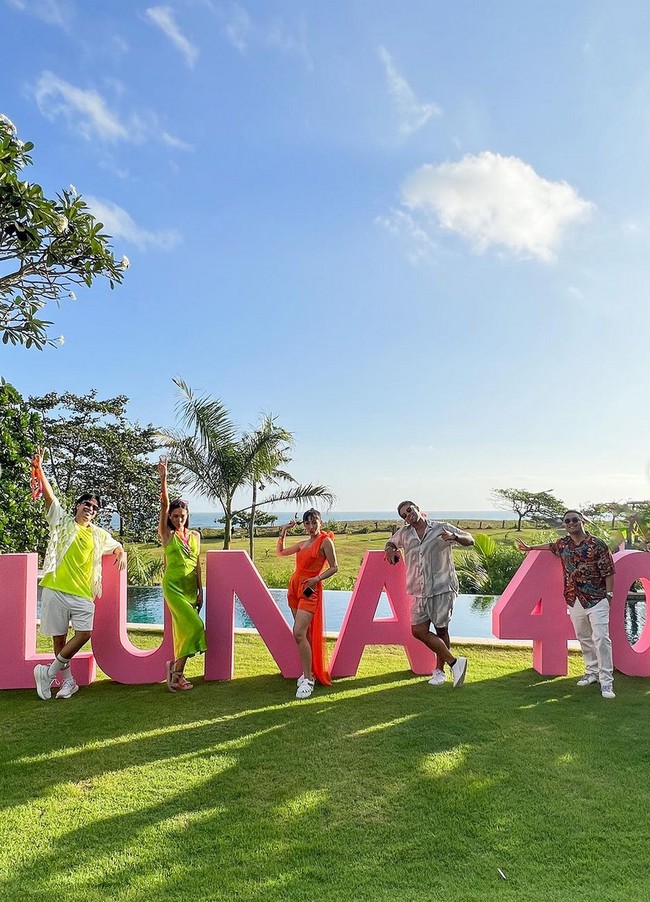 Pesta berlangsung meriah dari siang hingga malam hari. Foto: Instagram