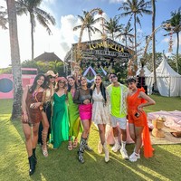 Pesta diadakan secara outdoor di Bali dengan dihadiri sejumlah selebriti. Beberapa di antaranya Ayu Dewi, Yuki Kato, Anya Geraldine, Ashanty, Aming, Aurelie Moeremans hingga Nikita Mirzani. Foto: Instagram