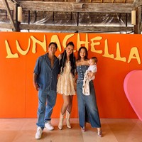 Pasangan Irfan Bachdim dan Jennifer Bachdim, yang menetap di Bali, juga menyempatkan hadir di pesta Lunachella. Foto: Instagram