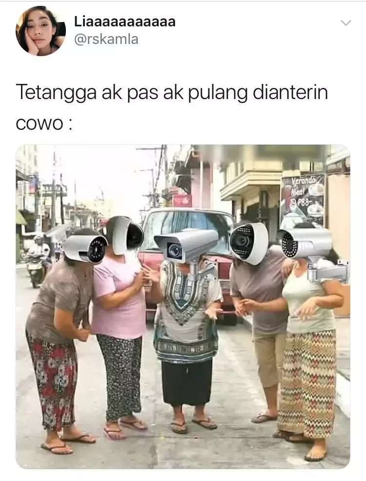 Namanya hidup bertetangga, harus siap-siap dengan kekepoan orang sebelah. Walau kadang kesal, tapi sepi juga kalau nggak ada mereka.