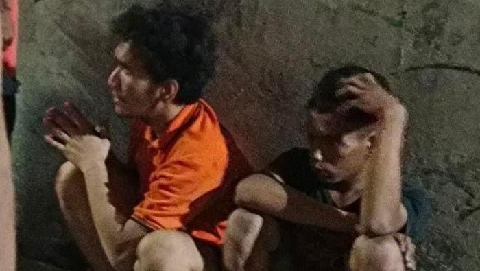 2 pria diduga hendak mencuri anjing di Medan ditangkap warga. (Foto: Istimewa)