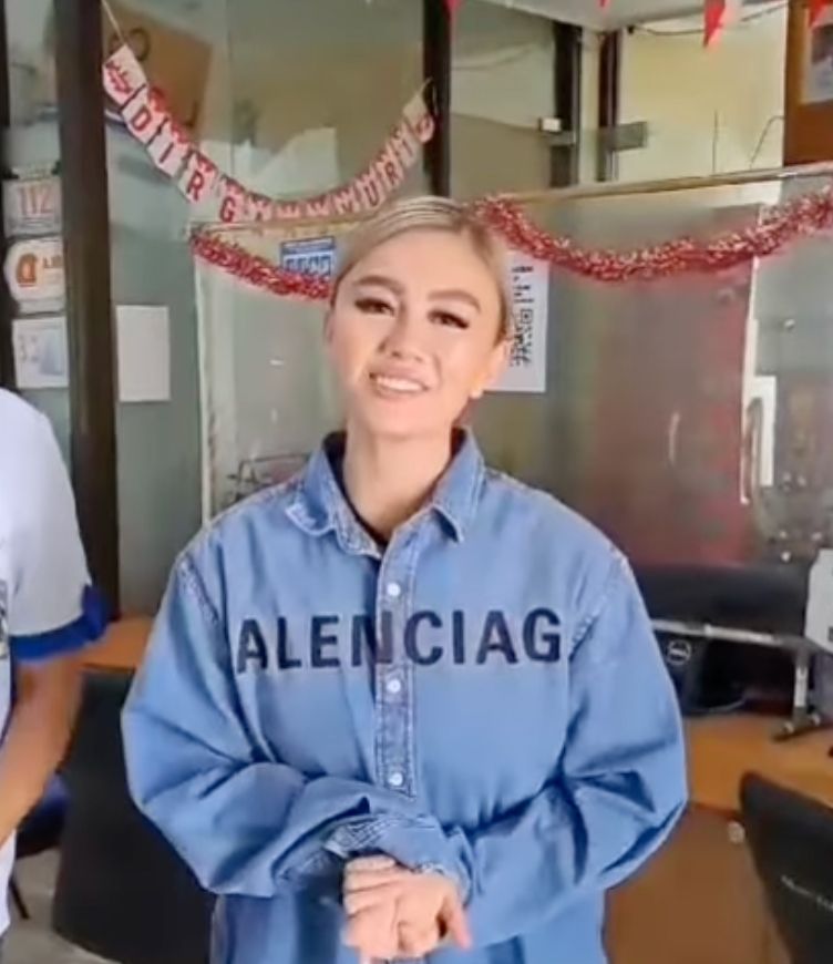 agnez mo agnez mo membuat e-KTP