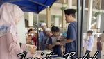 Alvin Faiz Saat Masak Seblak hingga Bagi-bagi Makanan di Jumat Berkah