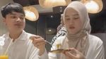 Alvin Faiz Saat Masak Seblak hingga Bagi-bagi Makanan di Jumat Berkah