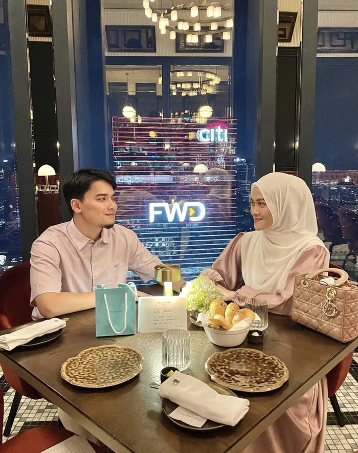 Alvin Faiz Saat Masak Seblak hingga Bagi-bagi Makanan di Jumat Berkah