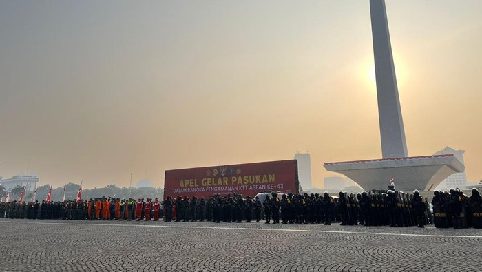 Apel TNI-Polri di Monas Jelang KTT ASEAN