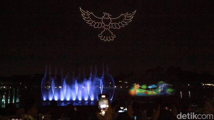 Atraksi Air Mancur Meriahkan Malam Peresmian TMII