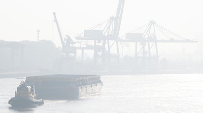 Bukan Foto Negatif, Ini Kota Palembang Saat Dikepung Kabut Asap