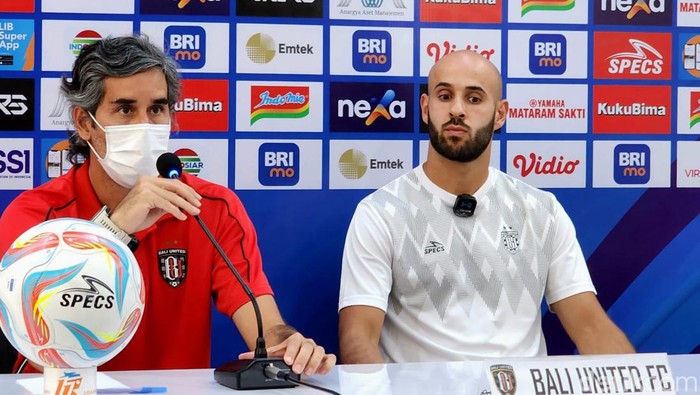 Pelatih Bali United, Stefano Cugurra atau Teco dalam jumpa pers di Semarang.