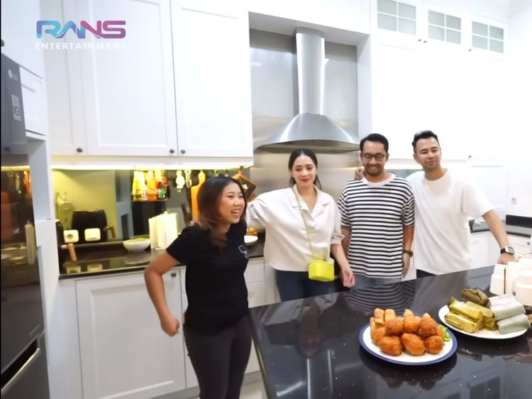Intip Dapur Rumah Baru Kiky Saputri dan Muhammad Khairi yang Klasik