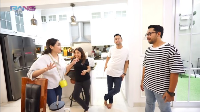 Dapur rumah baru Kiky Saputri