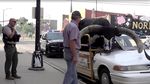 Di Luar Nalar, Banteng Raksasa Numpang di Mobil Sedan