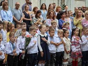 Ancaman Bom Hantui Ukraina Kala Pelajar Kembali Bersekolah