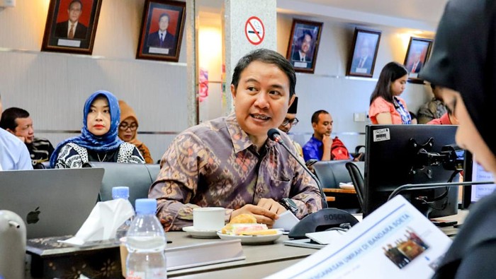 Dirjen PHU Kemenag Hilman Latief melakukan kunjungan kerja ke Bandara Soetta, Banten.