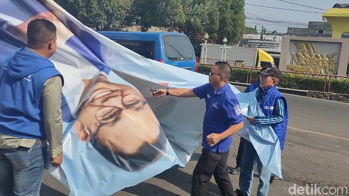 DPC Demokrat copot dan gunting foto Anies Baswedan