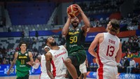 Bruno Caboclo menyamakan skor menjadi 55-55 lewat layup, namun segera dibalas Kanada lewat tembakan dua poin Luguentz Dort, 57-55. Dua lemparan bebas Yago Santos kembali membuat laga menjadi imbang 57-57.