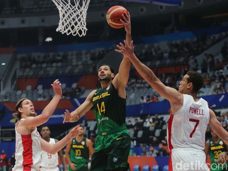 Dramatis, Brasil Kalahkan Kanada 69-65