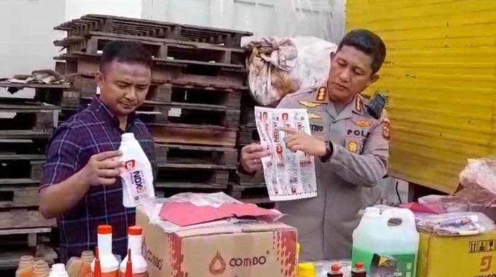 Foto: Polrestabes Medan menangkap pemilik gudang pembuatan oli palsu bersama 7 pekerjanya di Deli Serdang. (Istimewa).