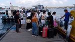 Geliat Turis Asing di Pelabuhan Serangan Bali