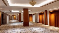 Zona 3 (Ground) terdiri dari penanganan plenary hall dan koridor serta president area. Dan terakhir, Zona 4 (Ground) berupa pemasangan kanopi, penataan drop off, taman depan, taman samping, toilet, dan mushola outdoor. Foto: Dok. Kementerian PUPR