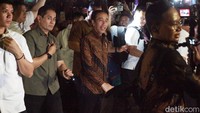 Jokowi juga sempat menyapa para pengunjung di TMII.