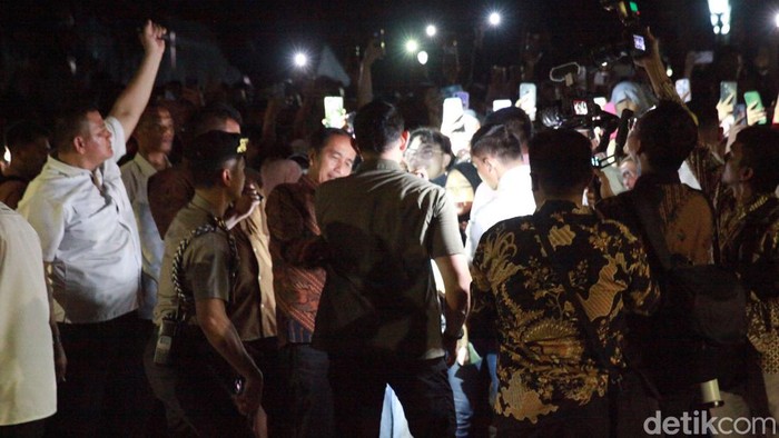 Jokowi Sapa Warga di Peresmian TMII Jokowi Sapa Warga di Peresmian TMII