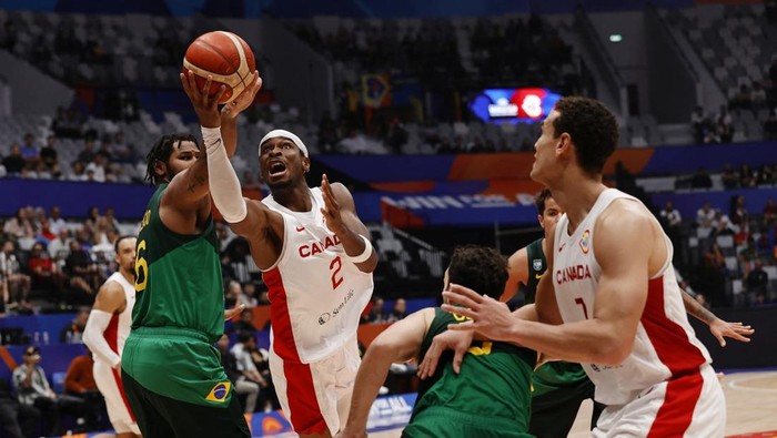 Basketball - FIBA World Cup 2023 - Second Round - Group L - Canada v Brazil - Indonesia Arena, Jakarta, Indonesia - September 1, 2023 Brazils Cristiano Felicio in action with Canadas Shai Gilgeous-Alexander REUTERS/Willy Kurniawan