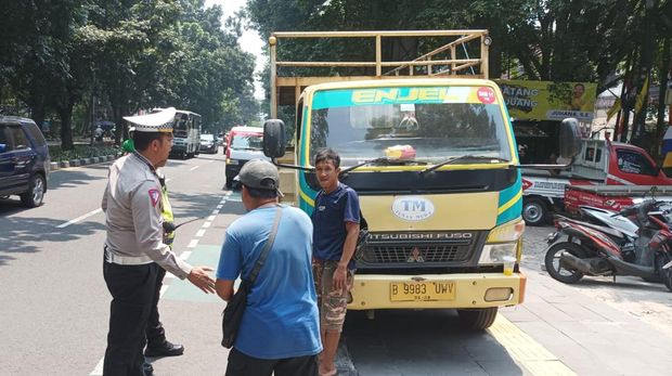 Kapolresta Bogor Kota Kombes Bismo Teguh merespons cepat aduan warga soal kondisi di Kota Bogor yang sebelumnya disampaikan di acara Jumat Curhat detikPagi. (dok Polresta Bogor Kota)