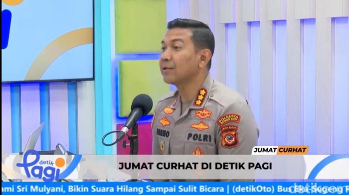 Kapolresta Bogor Kota Kombes Bismo Teguh Prakoso menjawab warga dalam program Jumat Curhat