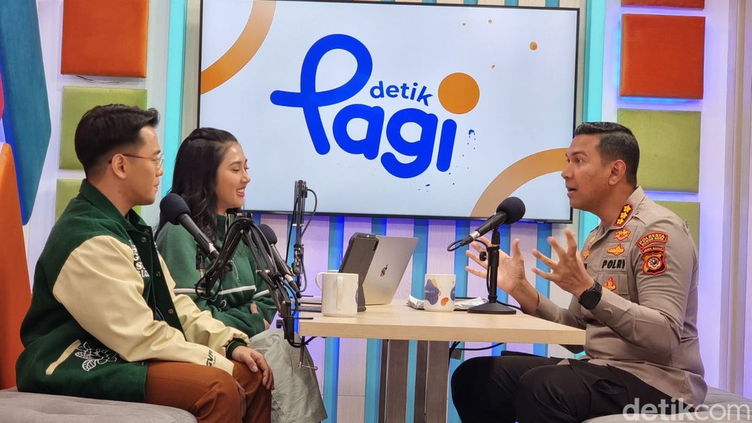 Kapolresta Bogor Kota Kombes Bismo Teguh Prakoso menjawab warga dalam program Jumat Curhat