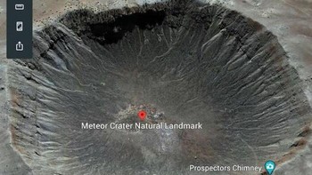 Penampakan kawah meteor Arizona. Coba bandingkan ukurannya dengan gedung pengunjung.  Foto: Boredpanda