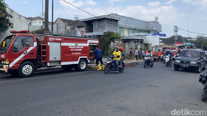 Kebakaran di lahan kosong dekat RS Ridogalih