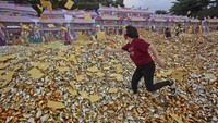 Seluruh ritual ini nantinya disampaikan kepada Sang Buddha. Nantinya, Sang Buddha yang membagi berkat dari adanya ritual ini.