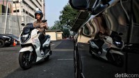 Saat ini tercatat, ada sekitar 40 juta kendaraan bermotor yang lalu lalang di Ibu Kota Jakarta dan mejadi salah satu penyumbang polusi udara.  