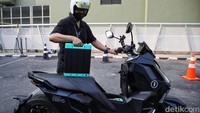 Motor listrik pun jadi solusi untuk membuat kualitas udara membaik.  