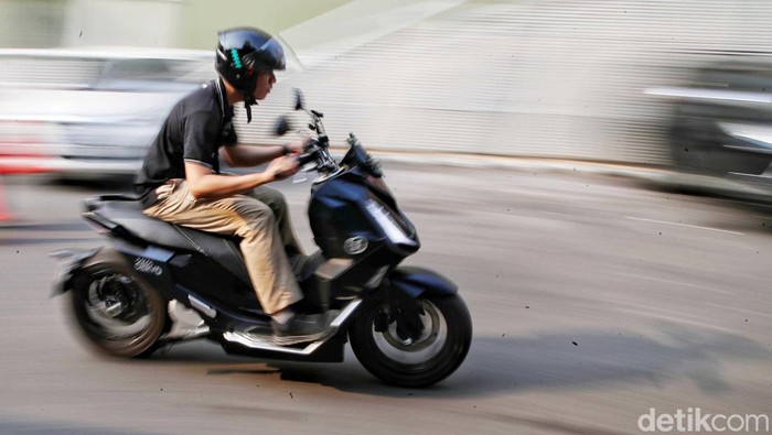 Kendaraan Listrik Solusi Kurangi Polusi Udara Jakarta Motor listrik merupakan salah satu upaya yang bisa menekan emisi karbon. Sosialisasi penggunaan kendaraan listrik pun terus dilakukan.