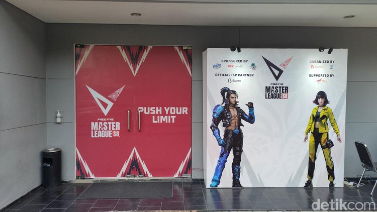 Free Fire Master League (FFML) Season 8 resmi dimulai. Kompetisi ini digelar di Studio Sepat 72 dan dapat disaksikan secara cuma-cuma alias gratis.