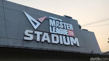 Seluruh tim yang bertanding tidak hanya memperebutkan gelar juara FFML Season 8 saja. Ada apresiasi lain yang sudah disiapkan Garena Indonesia, yakni uang tunai total Rp 1,2 miliar dan dua tiket Free Fire World Series (FFWS) 2023. Foto: (Panji Saputro/detikINET).