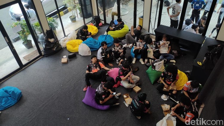 Keseruan Nonton FFML Season 8, Enak Banget Tiketnya Gratis Free Fire Master League (FFML) Season 8 resmi dimulai. Kompetisi ini digelar di Studio Sepat 72 dan dapat disaksikan secara cuma-cuma alias gratis.