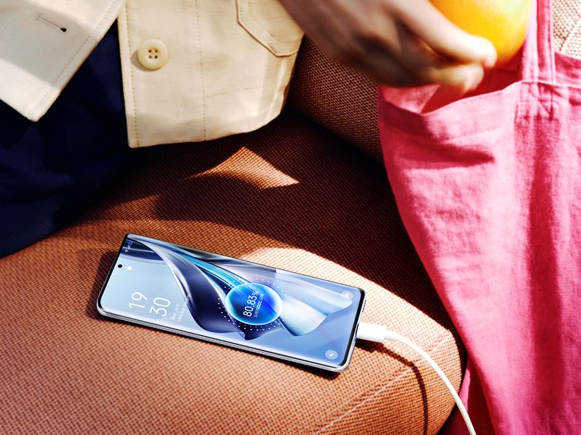 Keunggulan Baterai OPPO Reno10 5G Bisa Dukung Aktivitas Seharian Penuh.