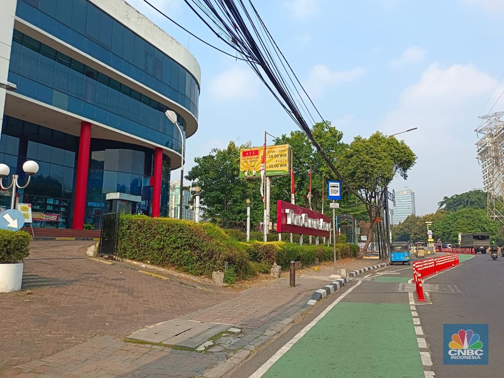 Kondisi terkini suasana di depan Toko Gunung Agung Kawasan Kwitang, Jakarta Pusat pada Jumat (1/9/2023) pagi. (CNBC Indonesia/Martyasari Rizky)