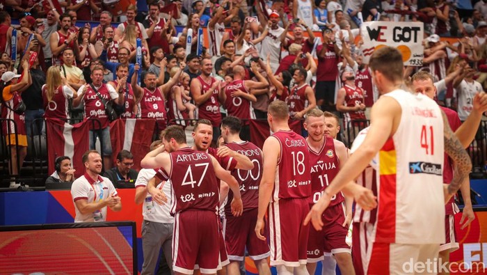 Latvia membuat kejutan dengan mengalahkan juara bertahan Spanyol dalam laga pertama Grup L babak kedua FIBA World Cup 2023. Mereka menang dengan skor 74-69.