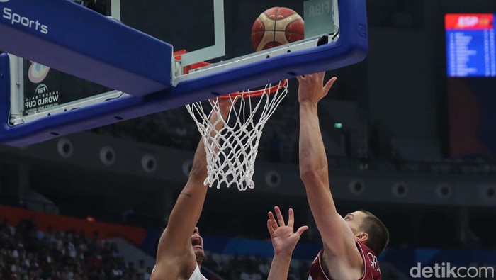 Latvia Bekuk Juara Bertahan Spanyol di FIBA World Cup 2023 Latvia membuat kejutan dengan mengalahkan juara bertahan Spanyol dalam laga pertama Grup L babak kedua FIBA World Cup 2023. Mereka menang dengan skor 74-69.